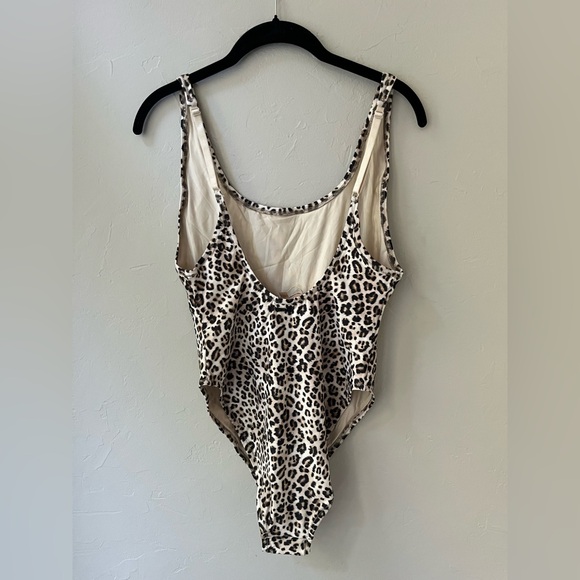 SKIMS SWIM ONE PIECE SCOOP NECK SWIMSUIT CHAMPAGNE LEOPARD PRINT XS S XL - Picture 2 of 6